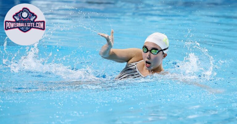 Artistic swimmer Lee Ri-Young